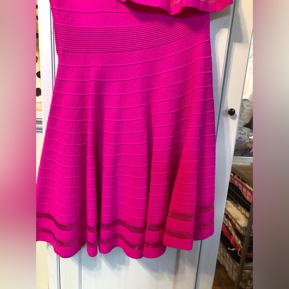 Ted Baker One Shoulder Pink Skater Dress. Size 2. Worn twice. Good condition. - Picture 4 of 11